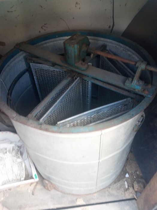 Медогонка 1500грн.