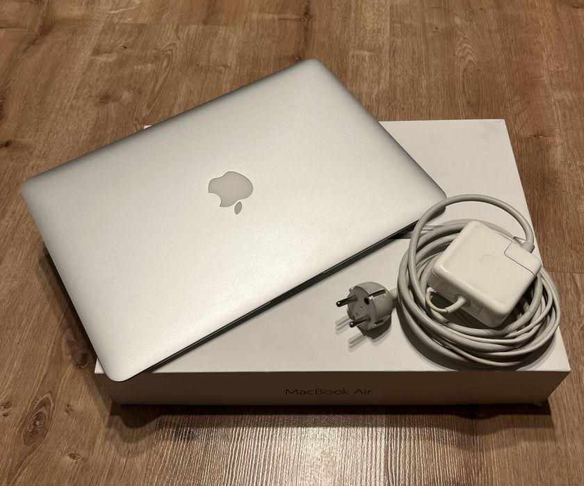 Laptop MacBook Air 13” / A1466 / 8GB RAM / 128GB SSD / i5 / 473 cykle ladowania / wylogowany/wyzerowany / SPRAWNY