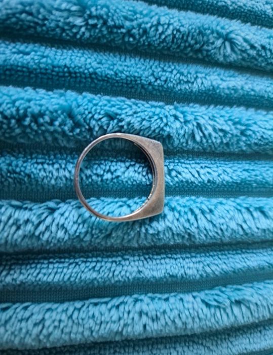 Srebrny pierścionek Yes 14