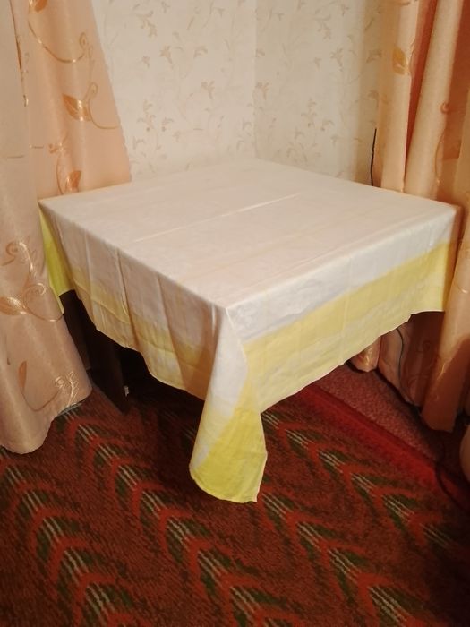 Скатертини на стіл