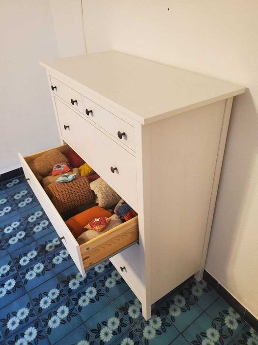 Cómoda IKEA Hemnes branca — como novo
