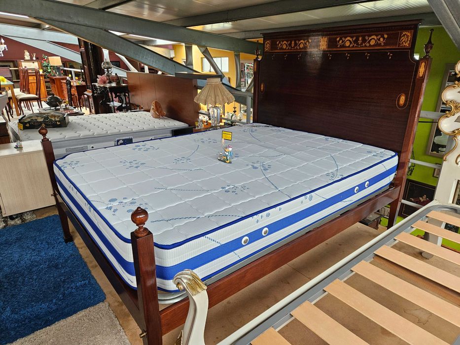 Magnifica cama estilo D. Maria com estrado e colchão - ó