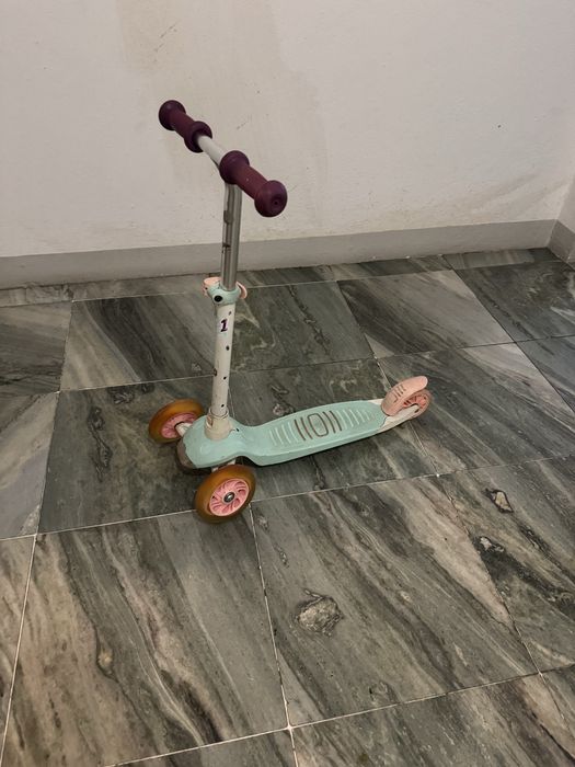 Casinha infantil exterior c/ oferta trotinete