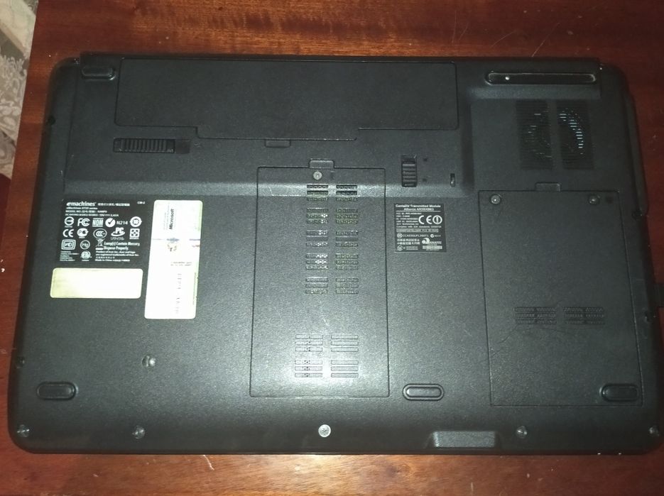 Продам ноутбук eMachines E725