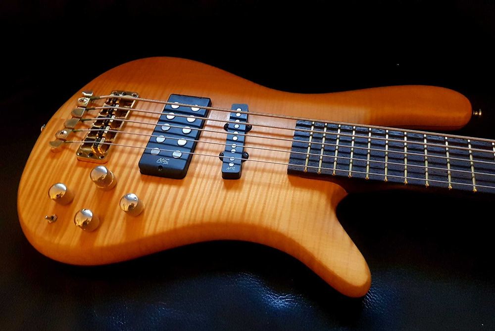 Warwick Streamer JazzMan V bass