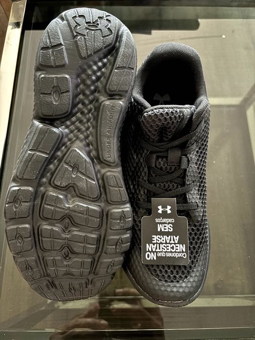UNDER ARMOUR CZARNE  buty dla chłopca  34 35