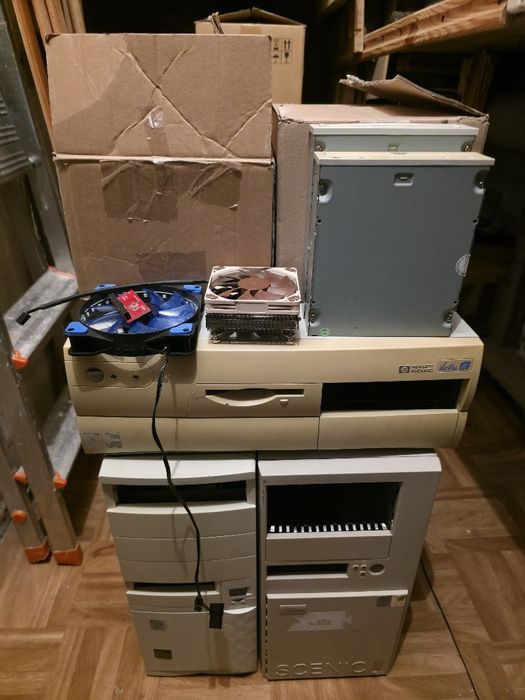 Retro stare komputery Slot1 pod Windows 98 + różne karty i akcesoria