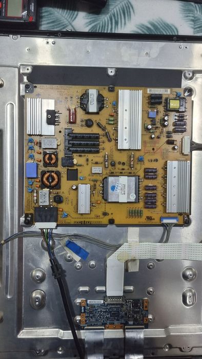 Varias peças de tvs