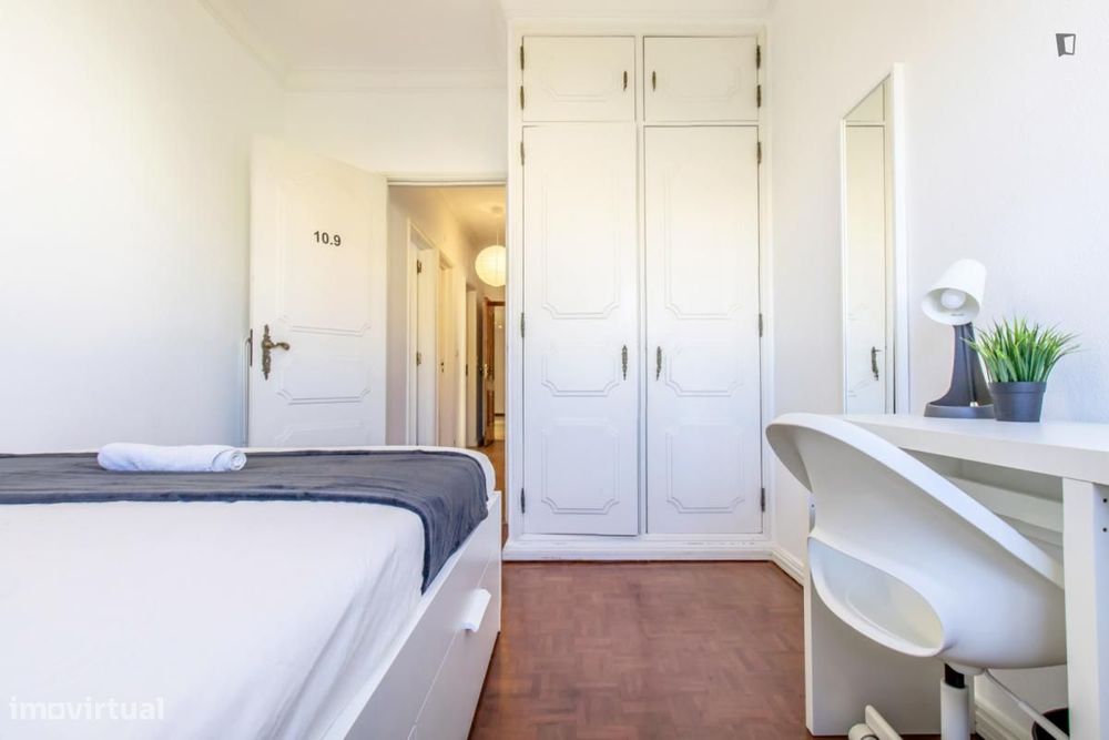 Quarto - localizado em Benfica Lisbon