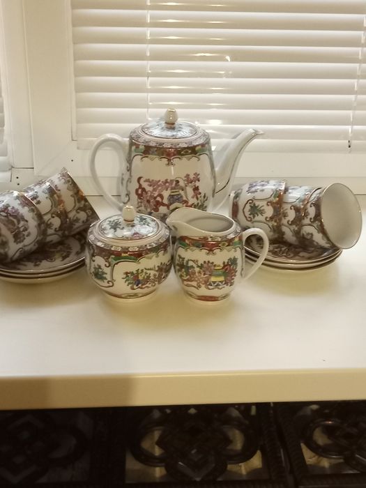 Продам кофейный и чайный сервиз.