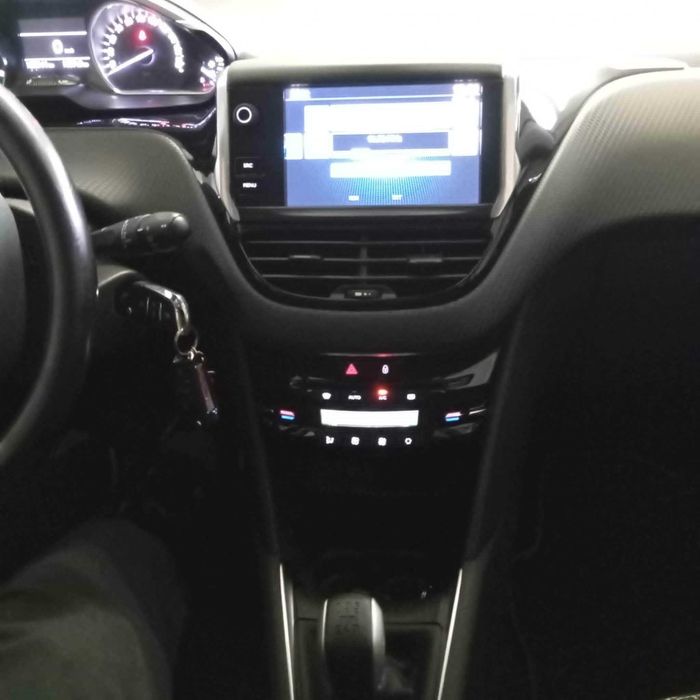 Peugeot 208 Carro usado em bom estado