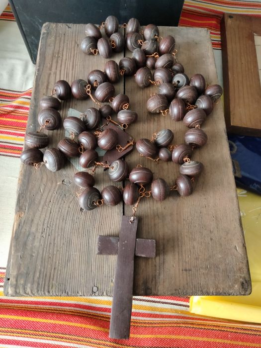 Terço em pau preto artesanal