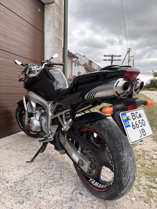Yamaha FZ6N.