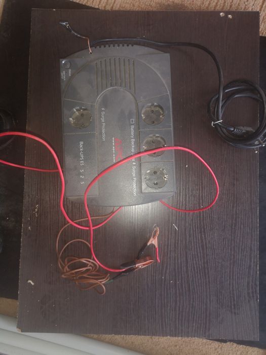 Продам инвертор 12-220в              .