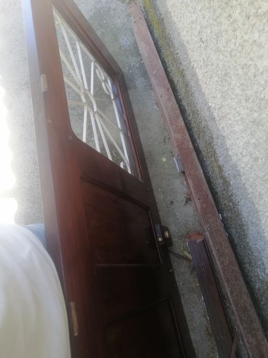 Porta de madeira maciça