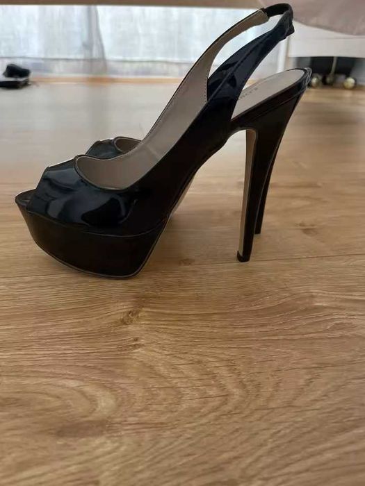 Sandały na wysokim obcasie