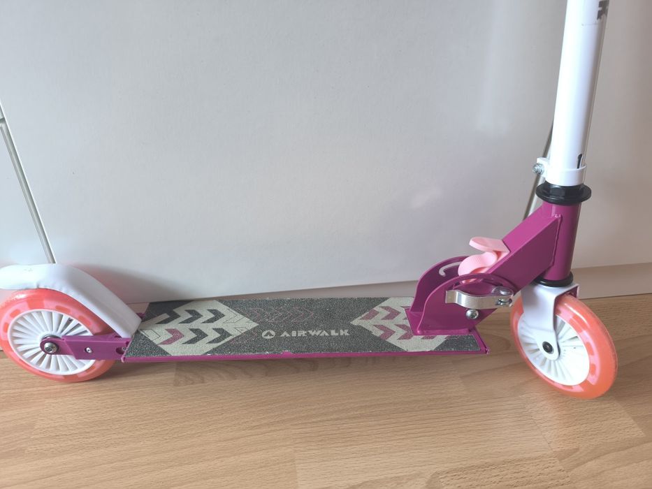 Самокат для дівчинки