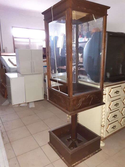 Vendo vitrine / floreira - peça antiga