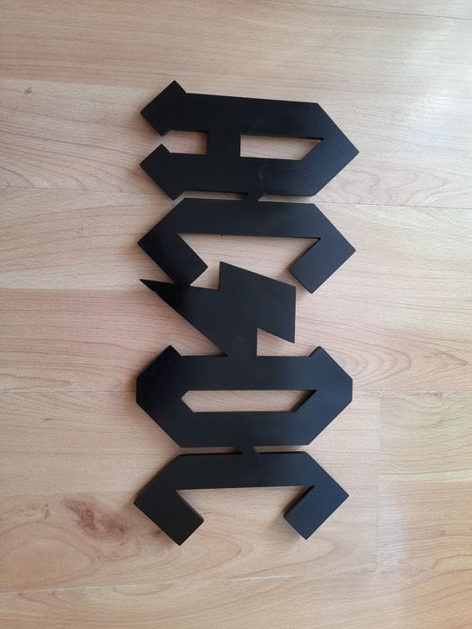 AC/DC nazwa zespolu wycieta z metalu