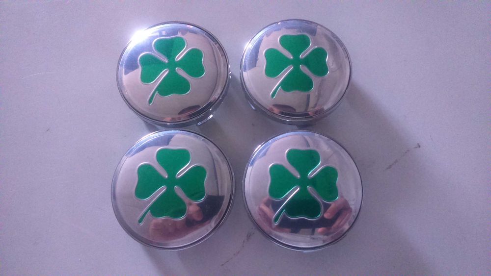 Emblemas Alfa Romeo Trevos Quadrifoglio Verde e centros de jante