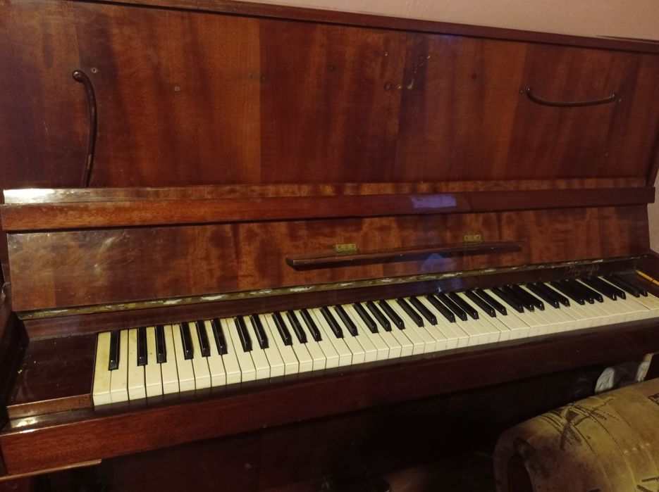Продам фортепіано Отрада
