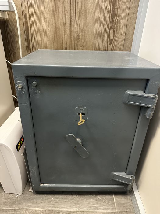 Бронированная кабинка для обмена Валюты и сейф!