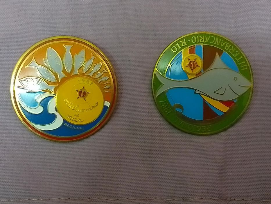 Coleção Vintage de Crachás, Pins e Medalhas de Pesca