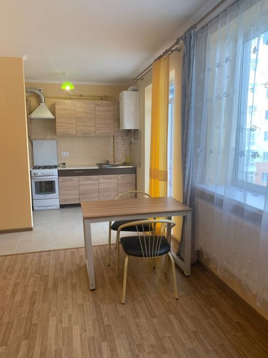 Здається квартира студія в центрі міста  вул.Мельника 10