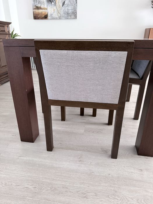 Mesa de sala com cadeiras