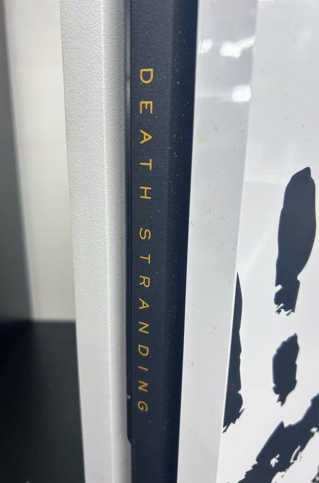 Продам PS 4  pro( Death Stranding limited edition на 2 терабайти)