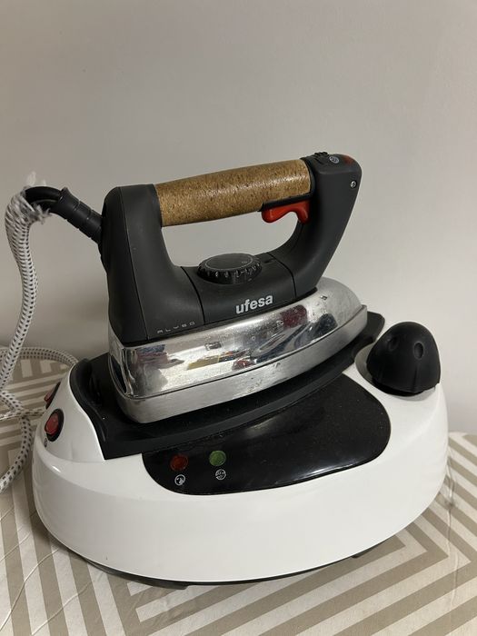 Ferro de Engomar com Caldeira (Ufesa Alyso)
