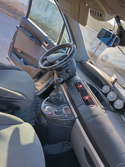 Peugeot  monovolume 807