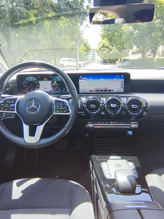 Mercedes Classe A Limousine 180d  (teto panorâmico) — photo 2