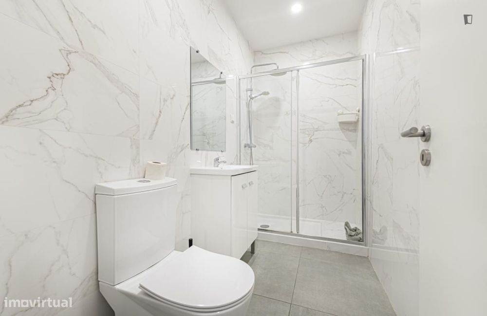 Quarto - localizado em Lapa Lisbon