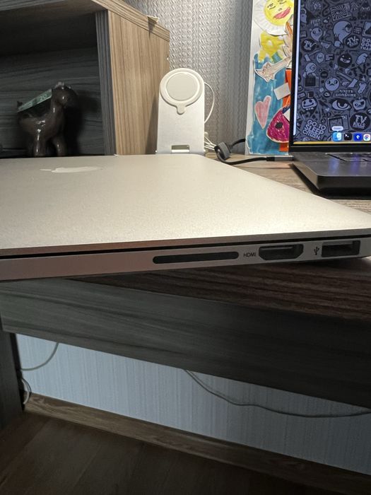 MacBook Pro 15", Mid 2015, 16/256 Gb, Retina 2880x1800 Core i7