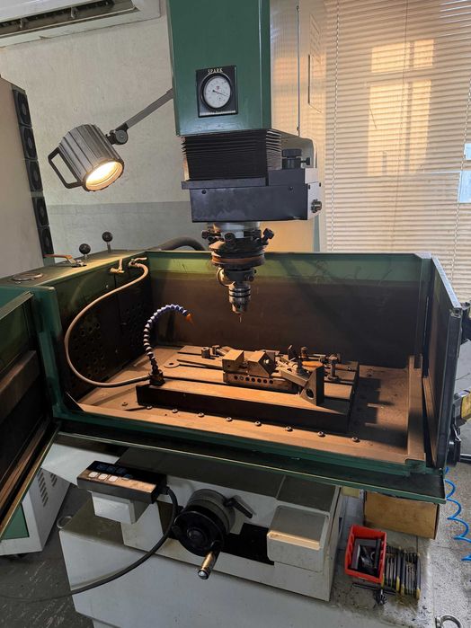Elektrodrążarka wgłębna EDM 7130, stan bardzo dobry