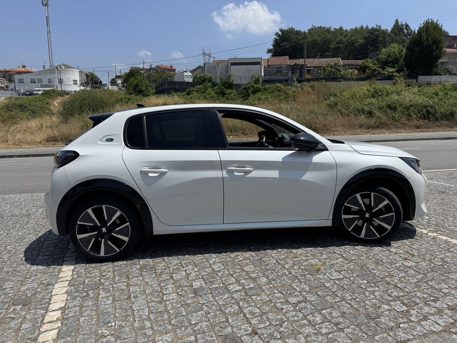 Peugeot e-208 — fotografia 3