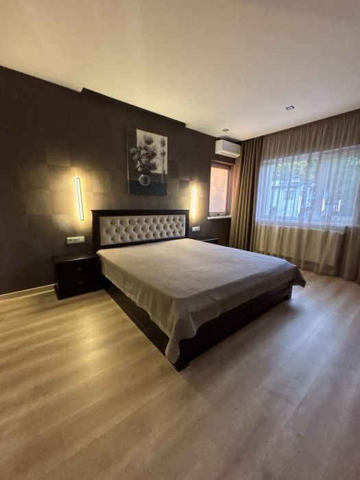 Здається Сучасний котедж в центрі Трускавця