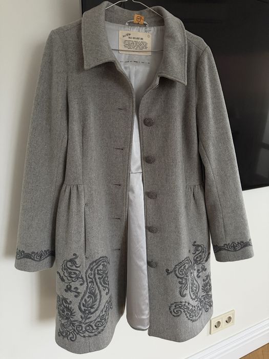 Вовняне пальто в етно стилі