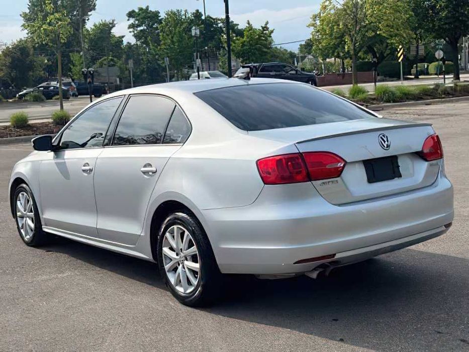 Volkswagen Jetta SE      2013
