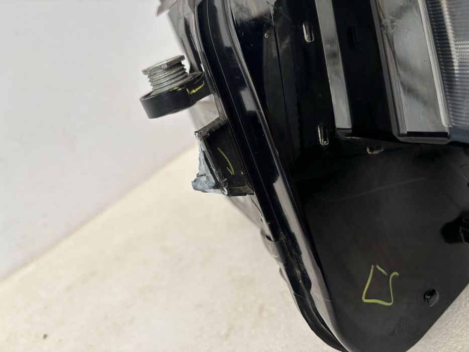 VW Tiguan II 2 lift 5NN Allspace 20- lampa lewy przód lewa IQ LIGHT