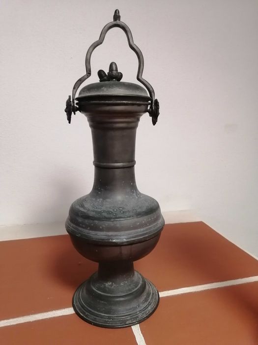 Jarro de decoração em estanho