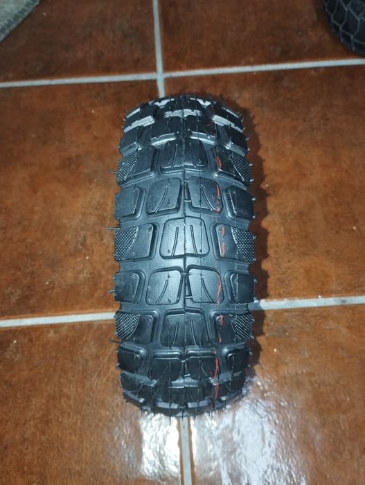 Peneu 10 polegadas