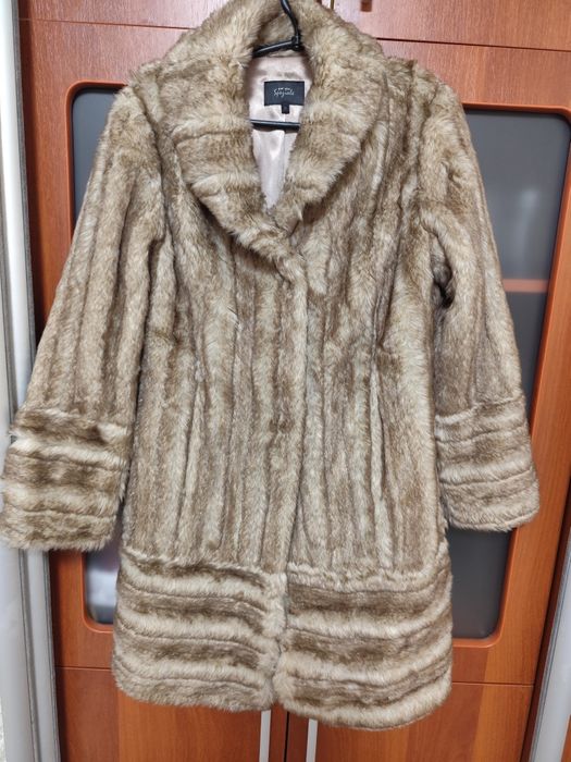 Шубка жіноча елегантна