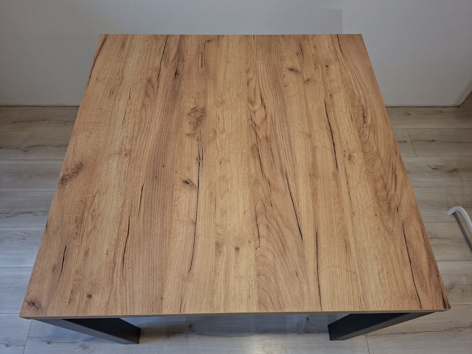 Stół  dębowy blat metalowe nogi 90 x90 cm