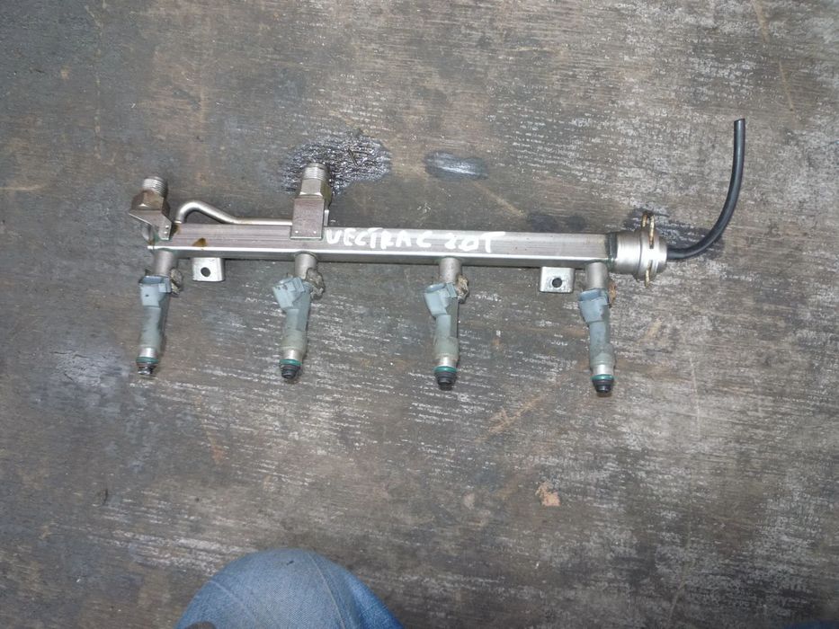 OPEL VECTRA C LIFT 2.0 T LISTWA WTRYSKOWA 55556681