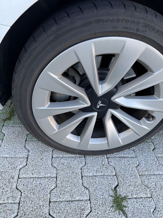 Troco Jantes Tesla Sport 19” 2021 por Tesla 18” Aero 2021-2023