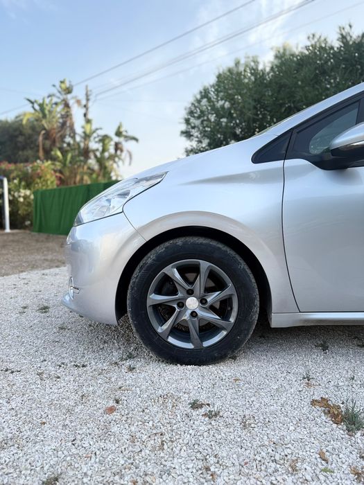 Peugeot 208 — fotografia 2
