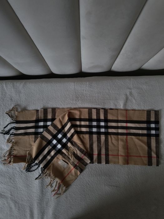 Burberry cashmire scarf