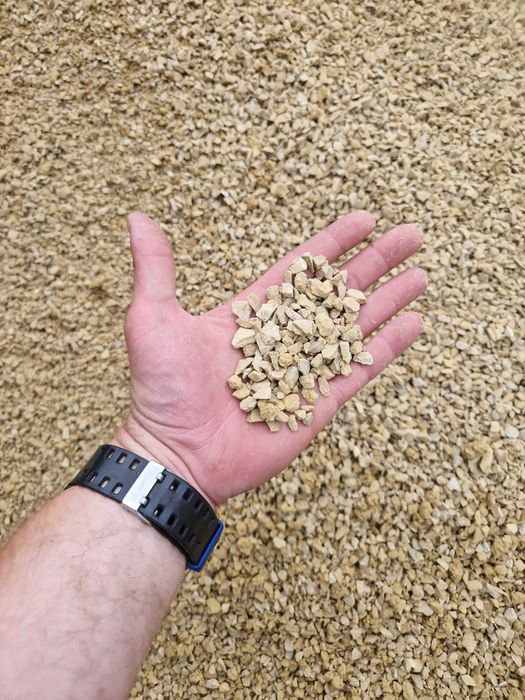 Ziemia z transportem kamień piasek i inne kruszywa